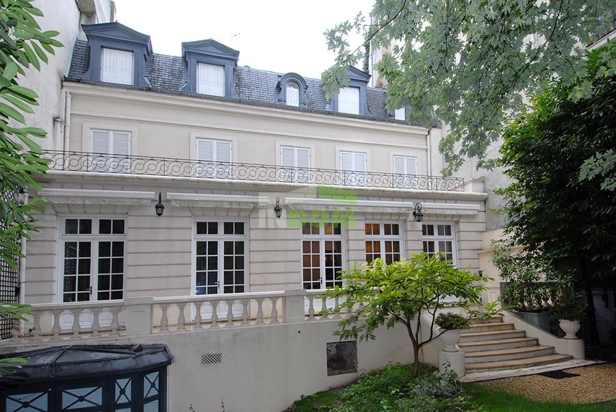 Mansion in Paris, France, 650 sq.m - picture 1