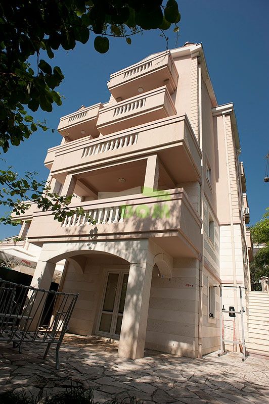 Hôtel à Becici, Monténégro, 600 m2 - image 1