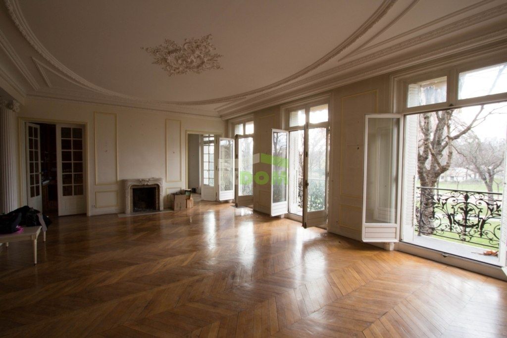 Apartment in Paris, France, 216 sq.m - picture 1