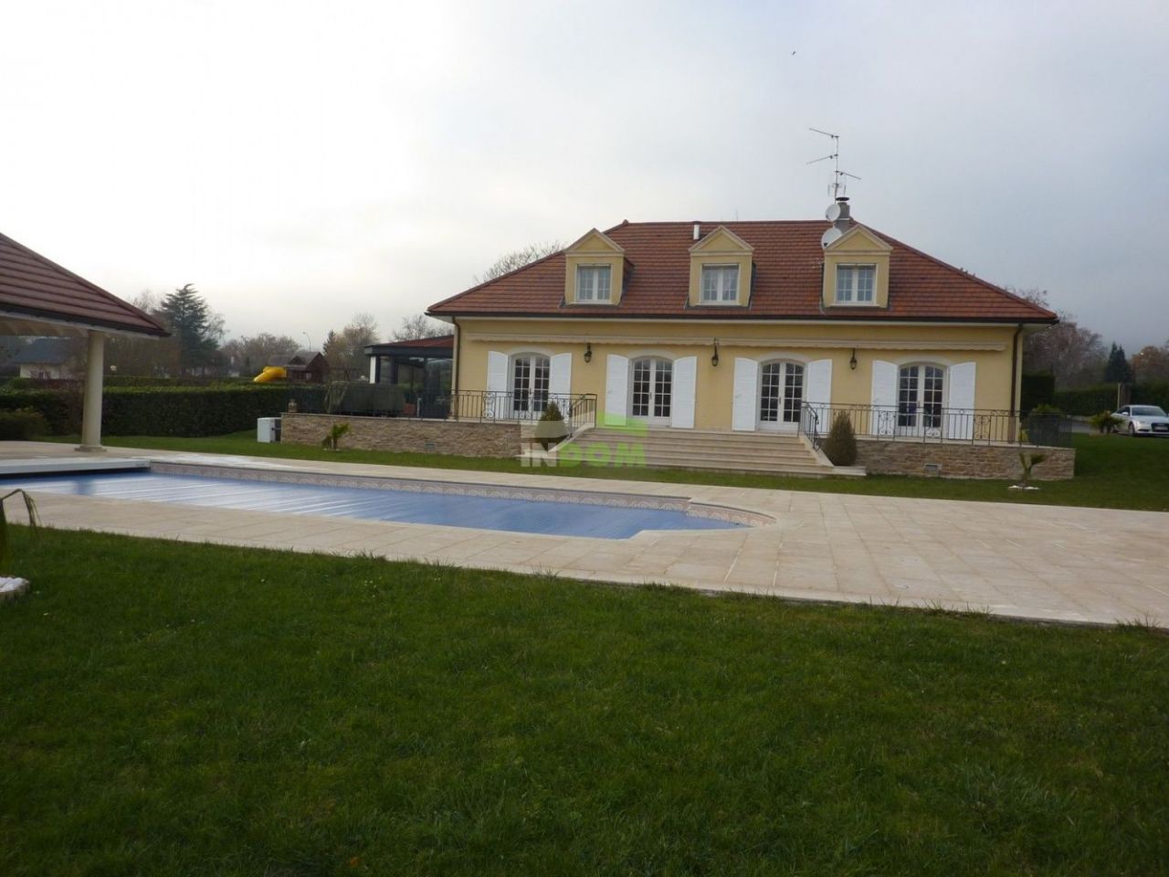 Villa à Divonne-les-Bains, France, 320 m2 - image 1
