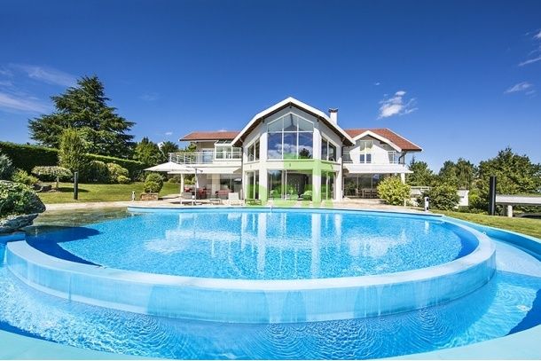 Villa ZHenevskoe ozero, France, 486 sq.m - picture 1