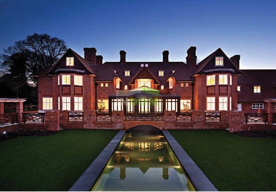 Mansion in London, United Kingdom, 2 508 sq.m - picture 1