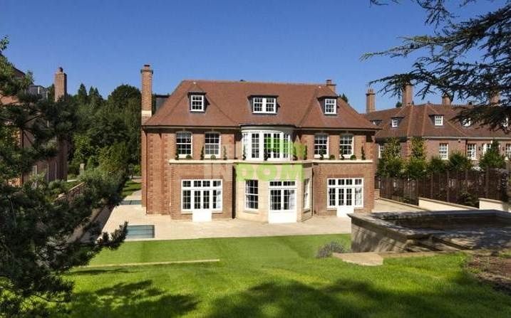 Mansion in London, United Kingdom, 1 841.5 sq.m - picture 1