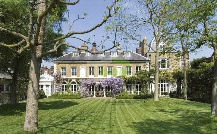 Mansion in London, United Kingdom, 1 448 sq.m - picture 1