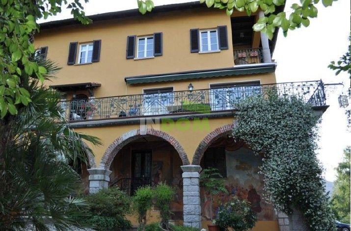 Villa on Lake Maggiore, Italy, 400 sq.m - picture 1