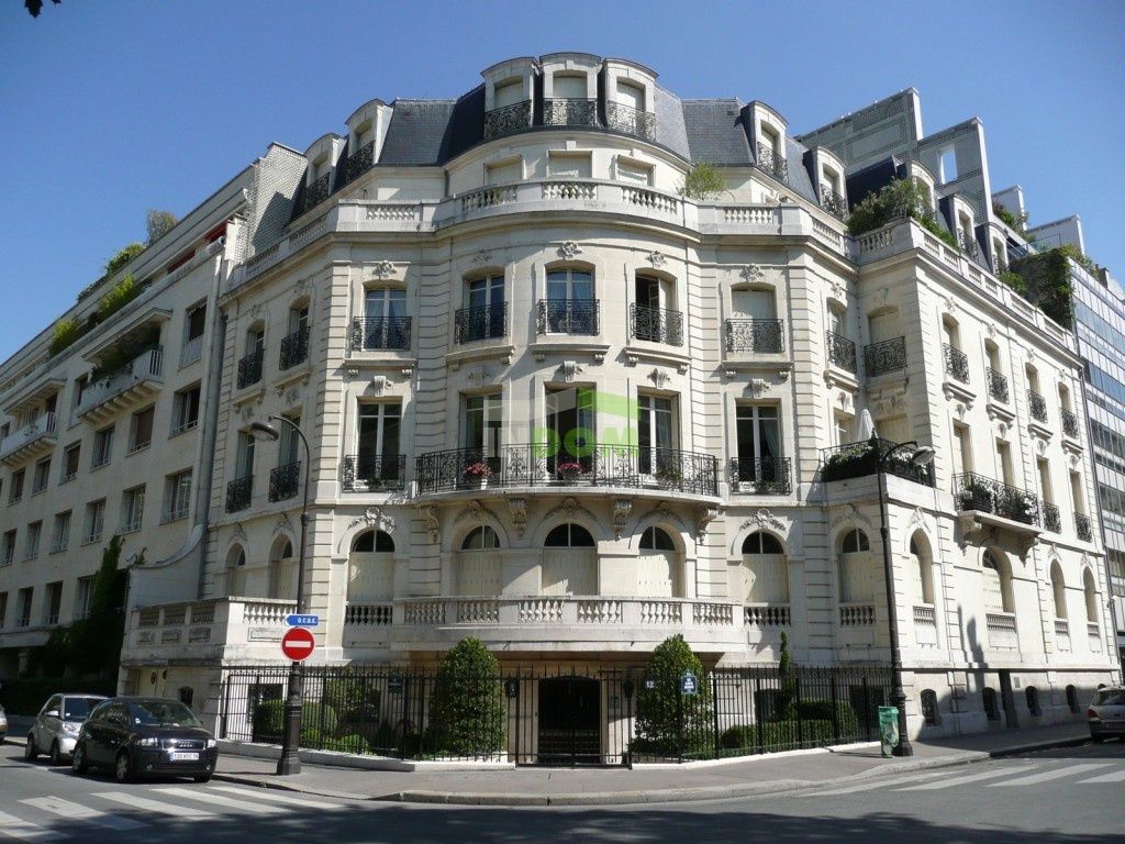 Apartment in Paris, France, 250 sq.m - picture 1