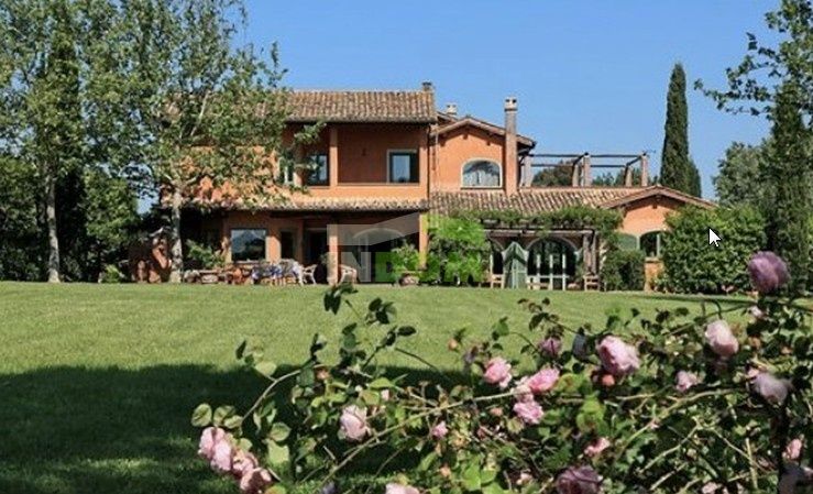 Villa Latsio, Italia, 525 m2 - imagen 1