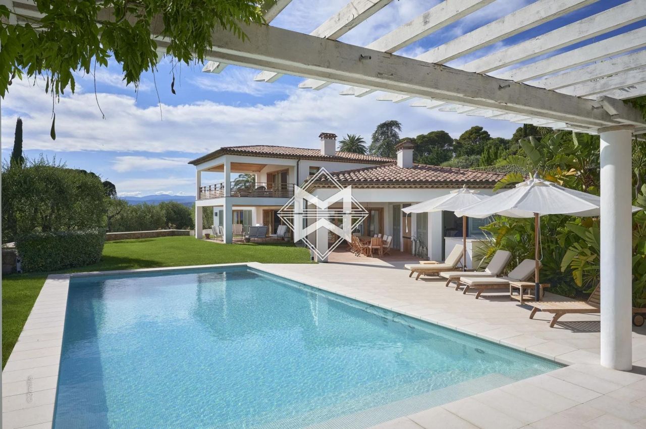 Villa in Cannes, France, 700 sq.m - picture 1