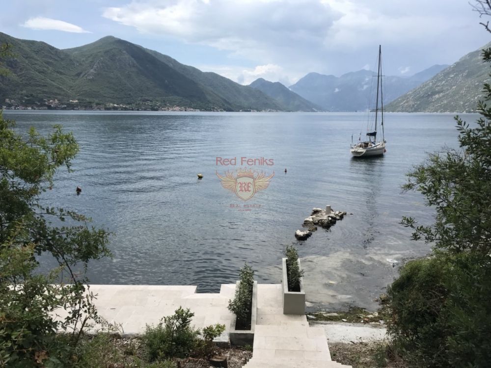 Commercial property in Kotor, Montenegro, 500 sq.m - picture 1