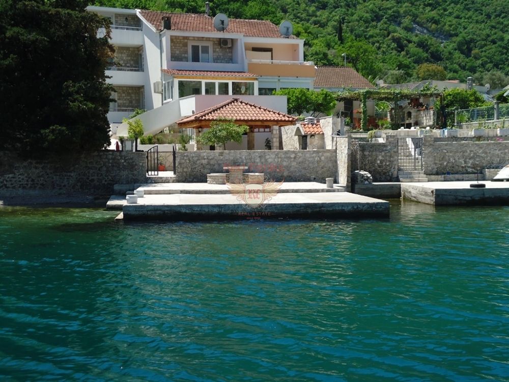 House in Herceg-Novi, Montenegro, 330 sq.m - picture 1