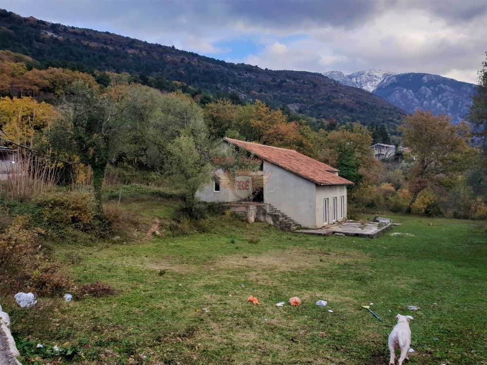 Land in Tivat, Montenegro, 2 600 sq.m - picture 1