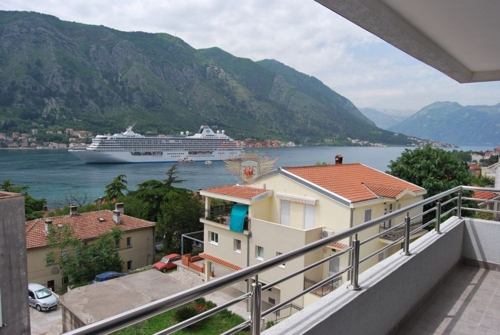 Propiedad comercial en Kotor, Montenegro, 800 m2 - imagen 1