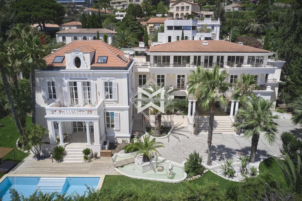 Villa in Cannes, France, 1 300 sq.m - picture 1