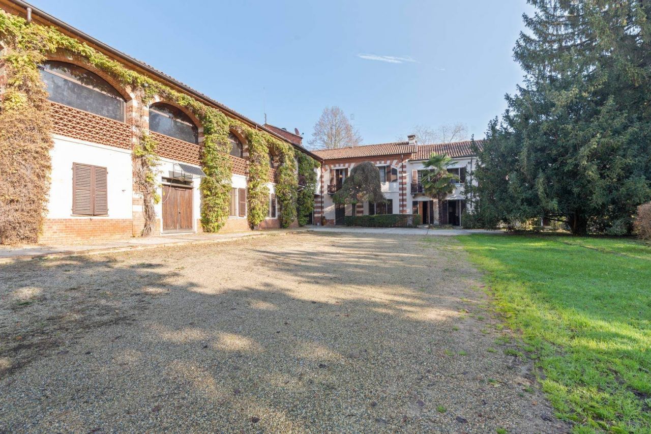 Casa en Asti, Italia, 750 m2 - imagen 1