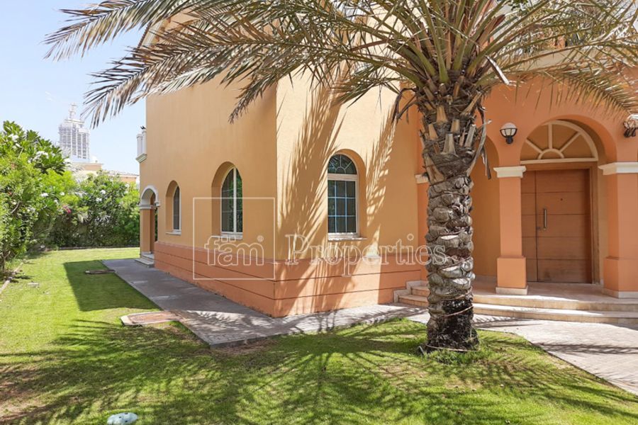 House in Dubai, UAE, 758 sq.m - picture 1