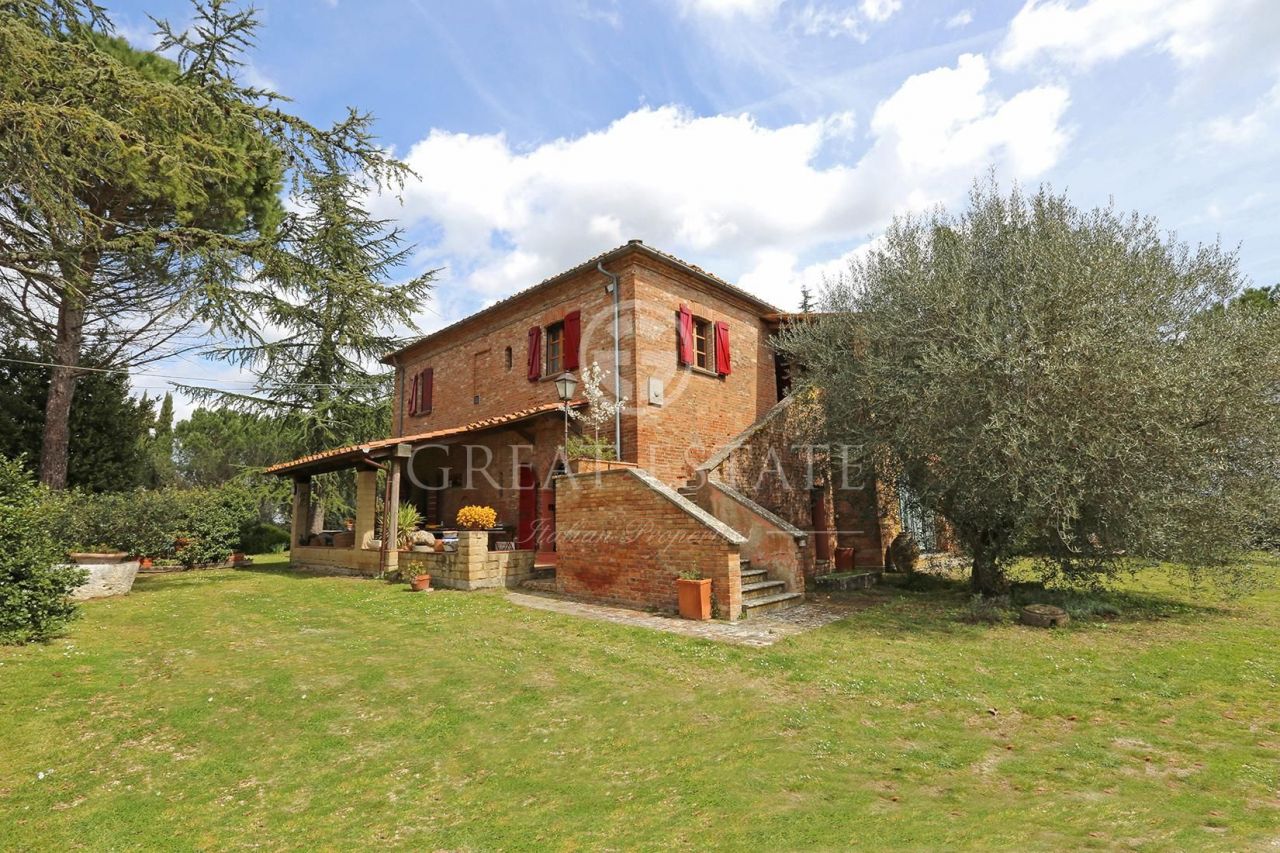 House in Chiusi, Italy, 616.25 sq.m - picture 1