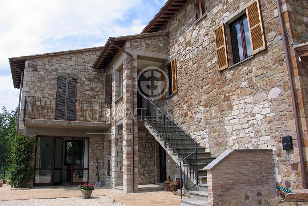 House in Todi, Italy, 228.05 sq.m - picture 1