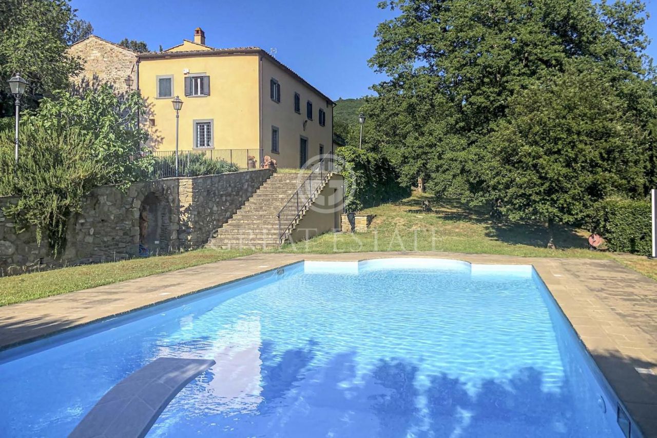 Villa in Arezzo, Italy, 532 sq.m - picture 1