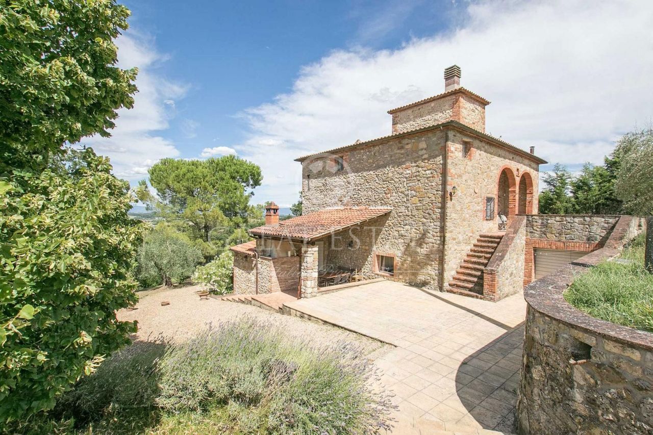 House in Sinalunga, Italy, 267.25 sq.m - picture 1
