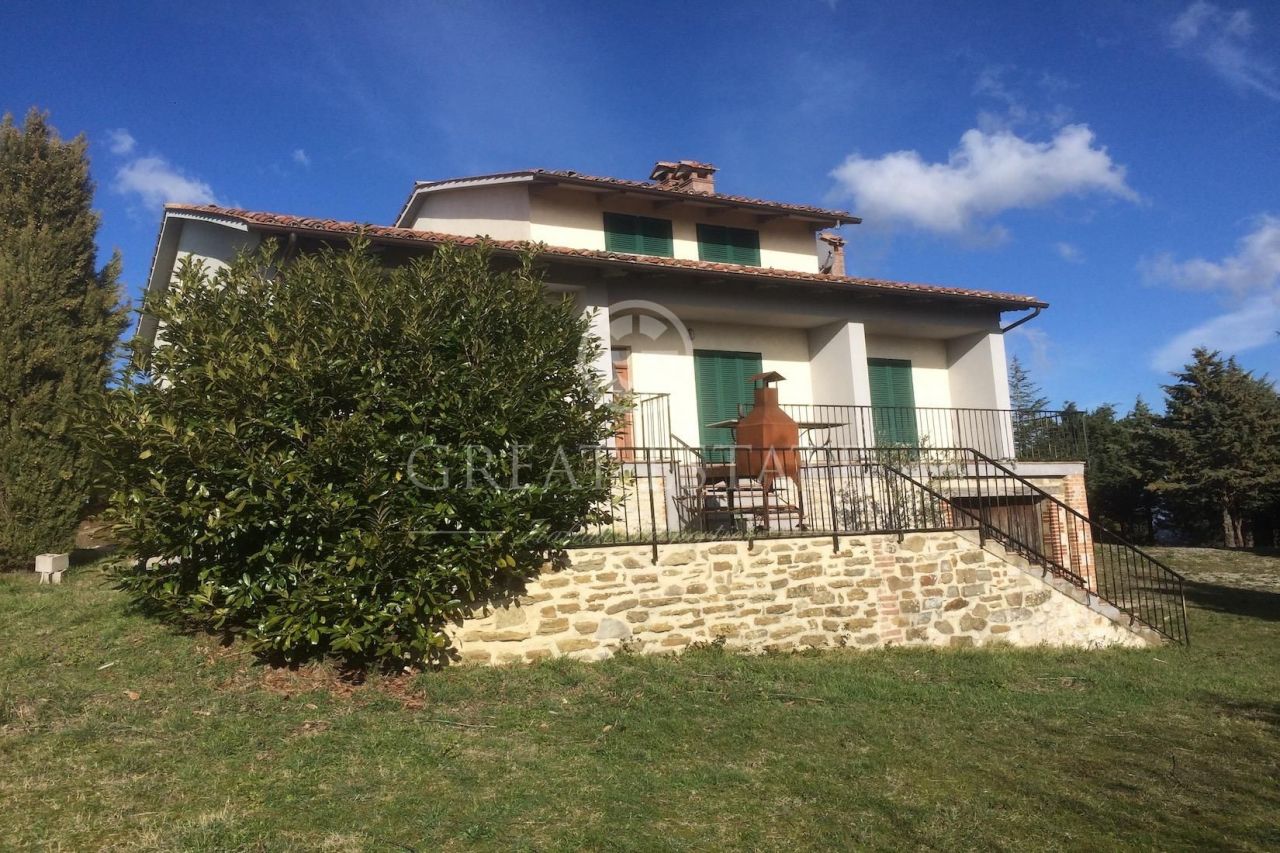 House in Lisciano Niccone, Italy, 236.9 sq.m - picture 1