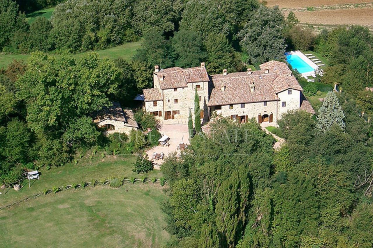 Château à Umbertide, Italie, 1 146.8 m2 - image 1