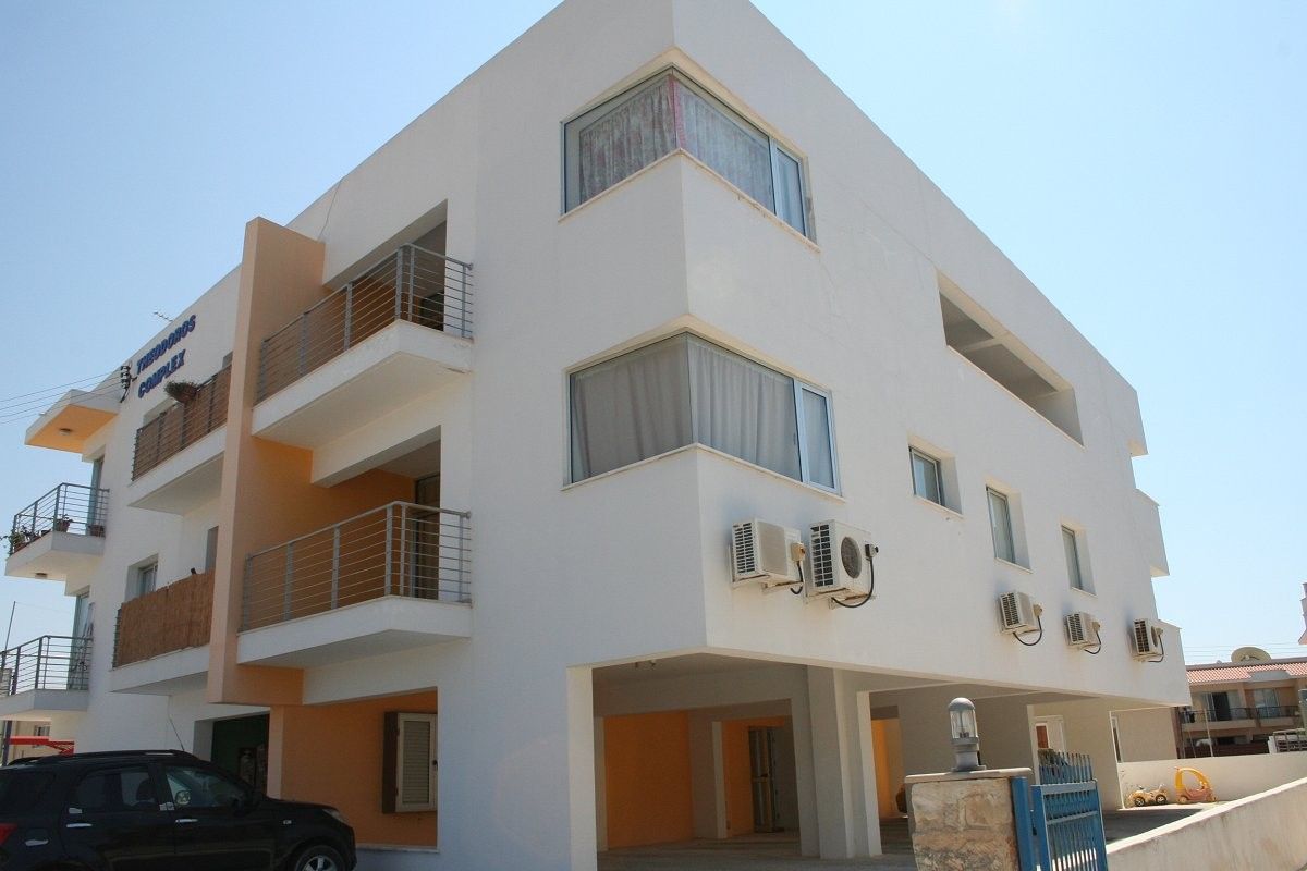 Commercial property in Paphos, Cyprus, 582 sq.m - picture 1
