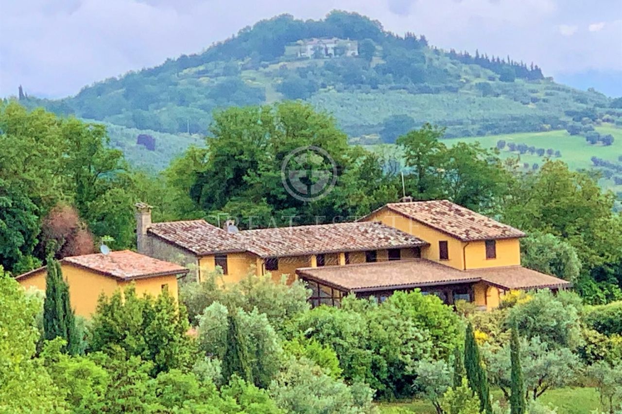Casa en Perugia, Italia, 364 m2 - imagen 1