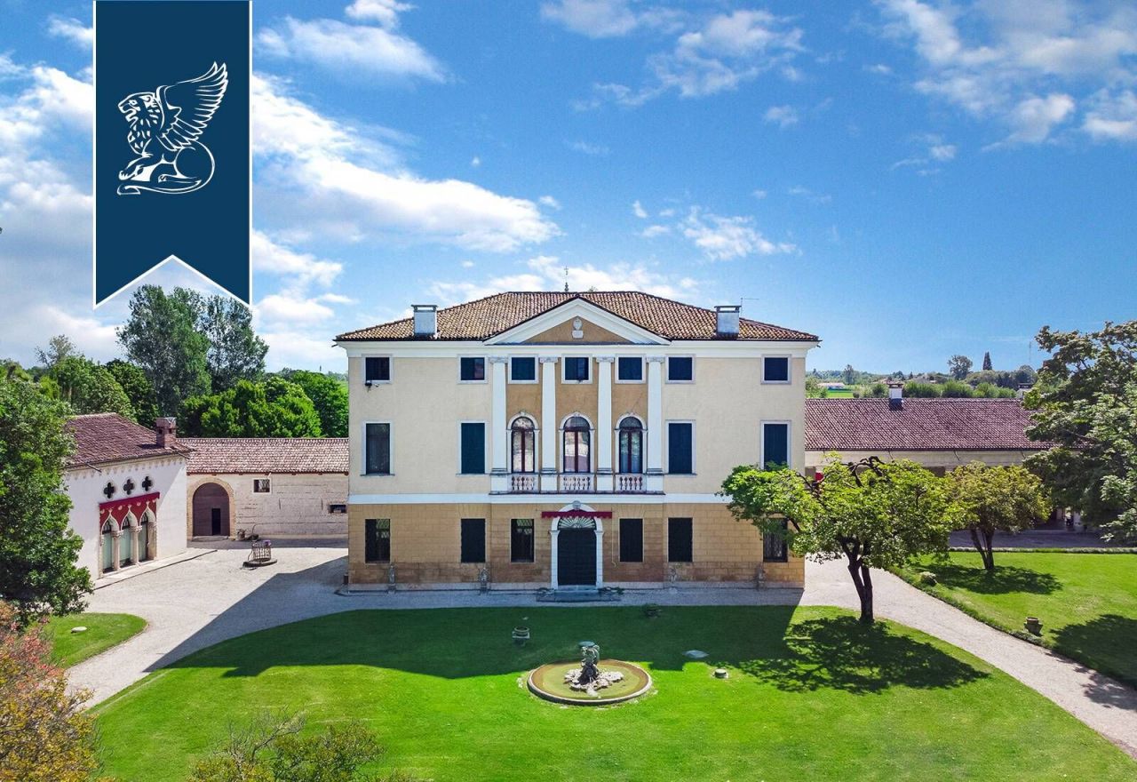 Villa in Vicenza, Italy, 3 000 sq.m - picture 1