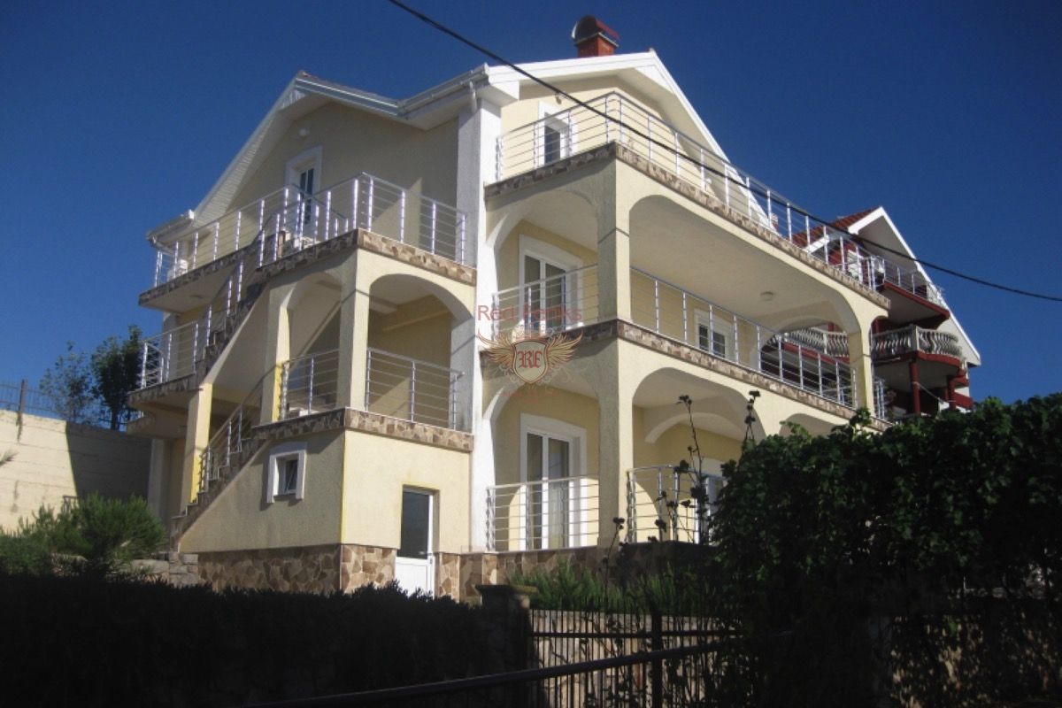House in Budva, Montenegro, 300 sq.m - picture 1