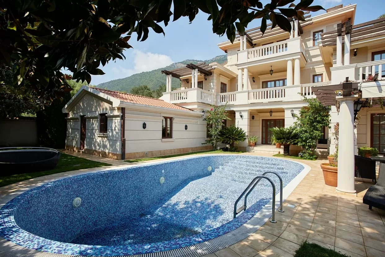 Haus in Herceg-Novi, Montenegro, 420 m2 - Foto 1
