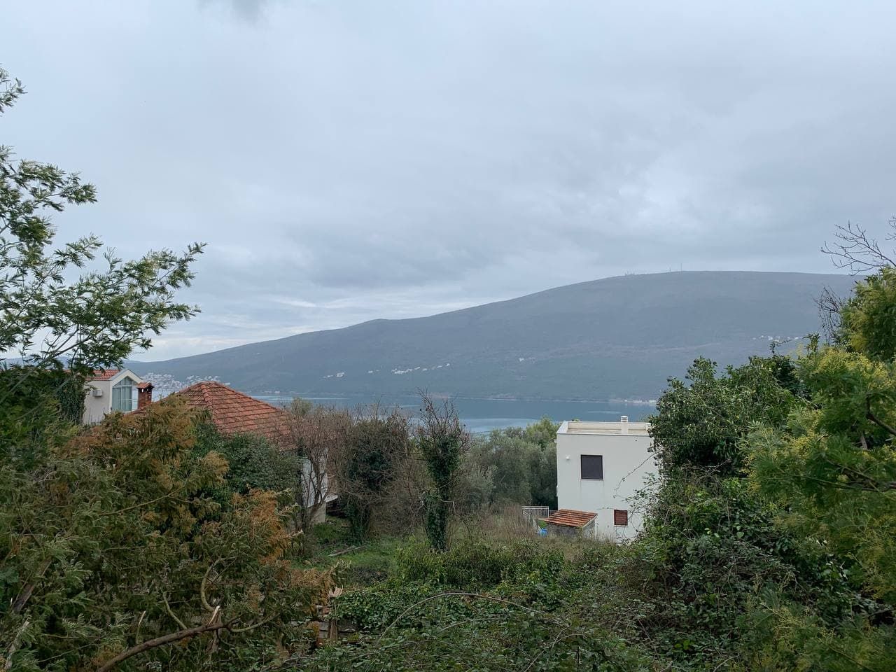 Terreno en Denovici, Montenegro, 1 800 m2 - imagen 1
