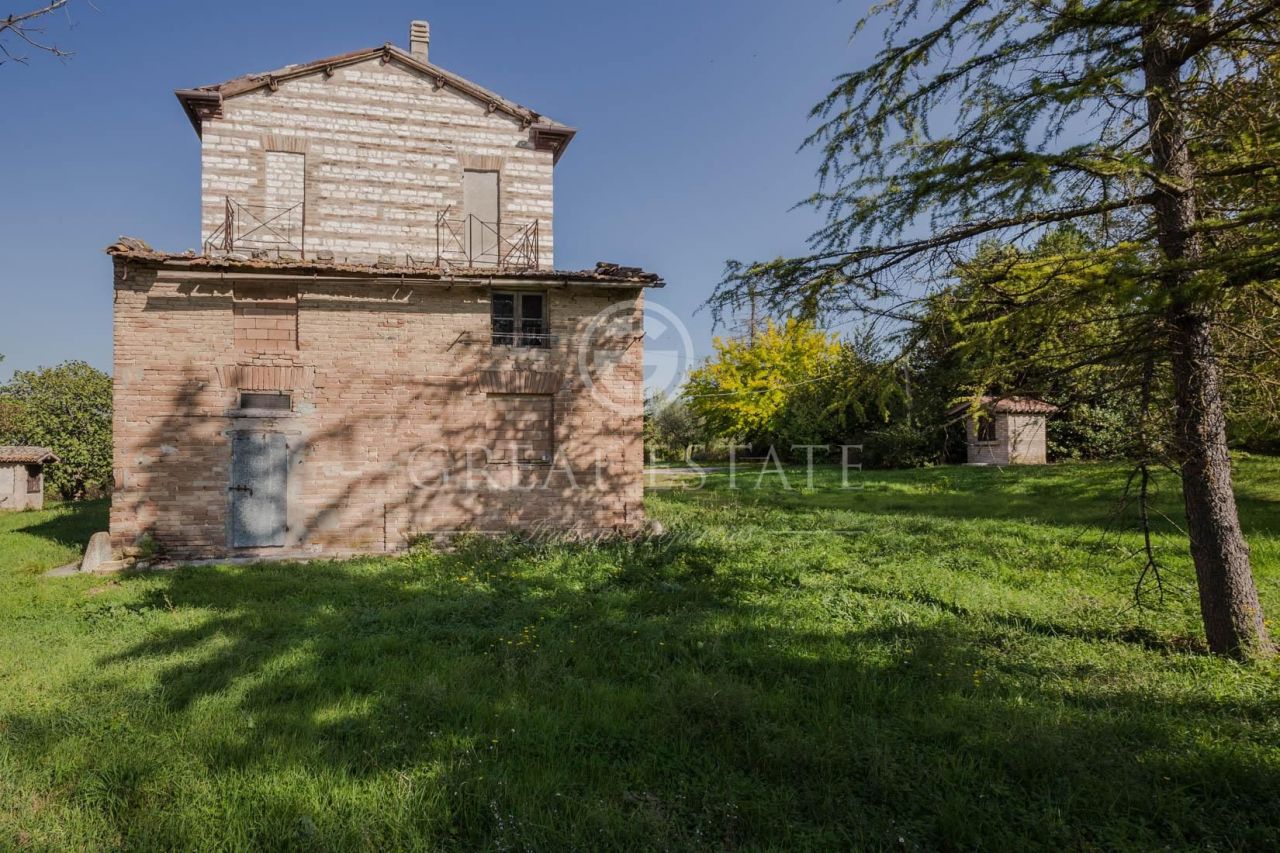 House in Pesaro e Urbino, Italy, 395.92 sq.m - picture 1