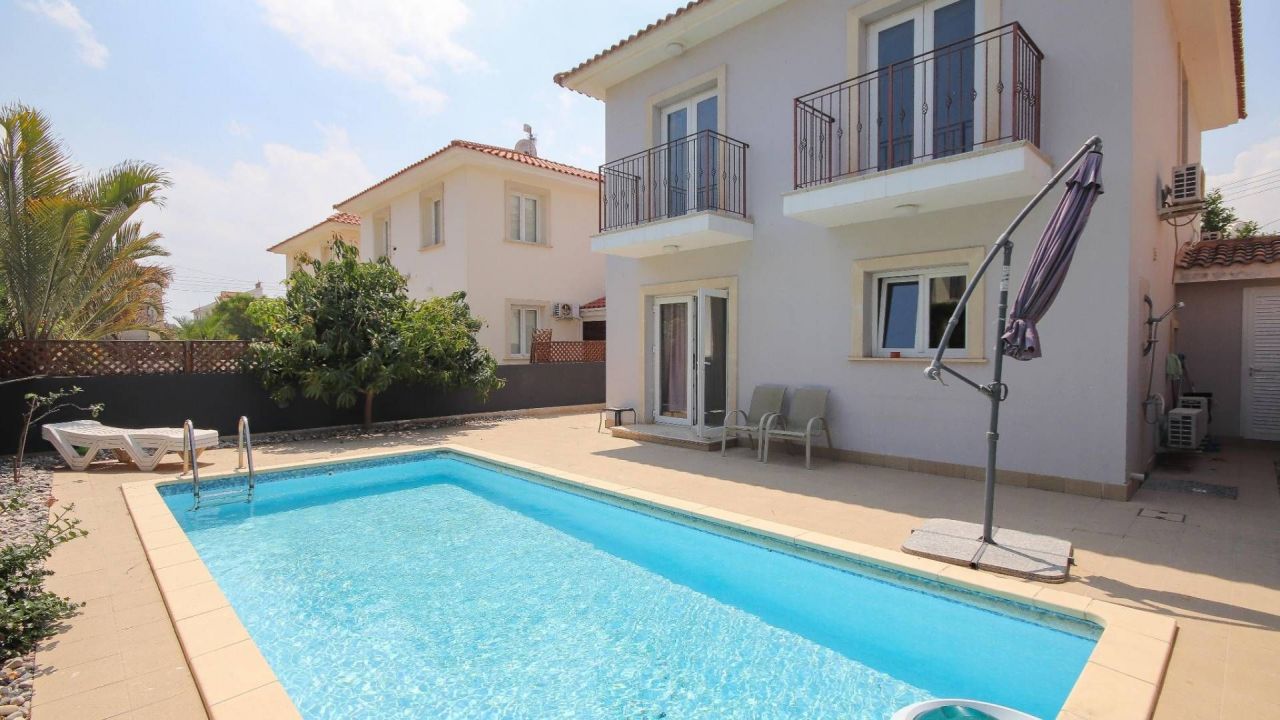 Villa in Larnaca, Cyprus, 200 sq.m - picture 1