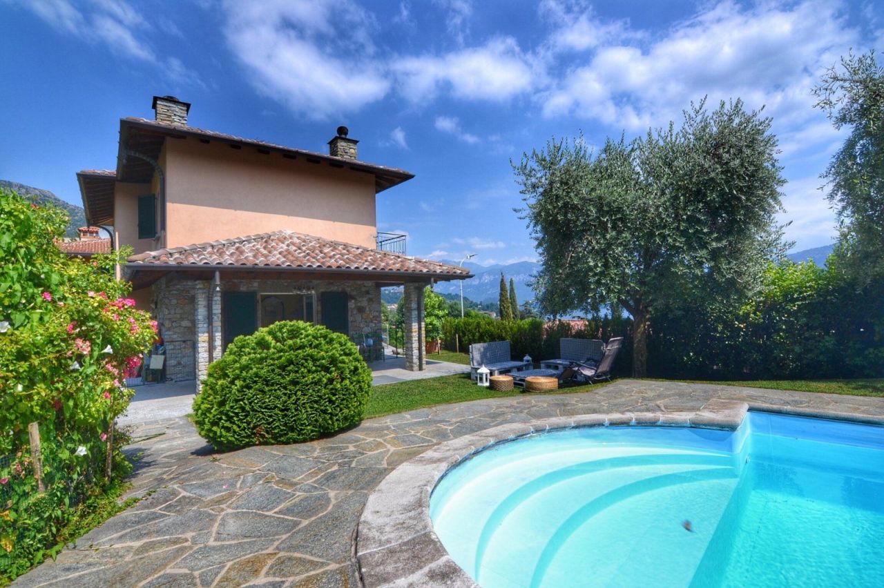 Villa in Tremezzina, Italy, 300 sq.m - picture 1