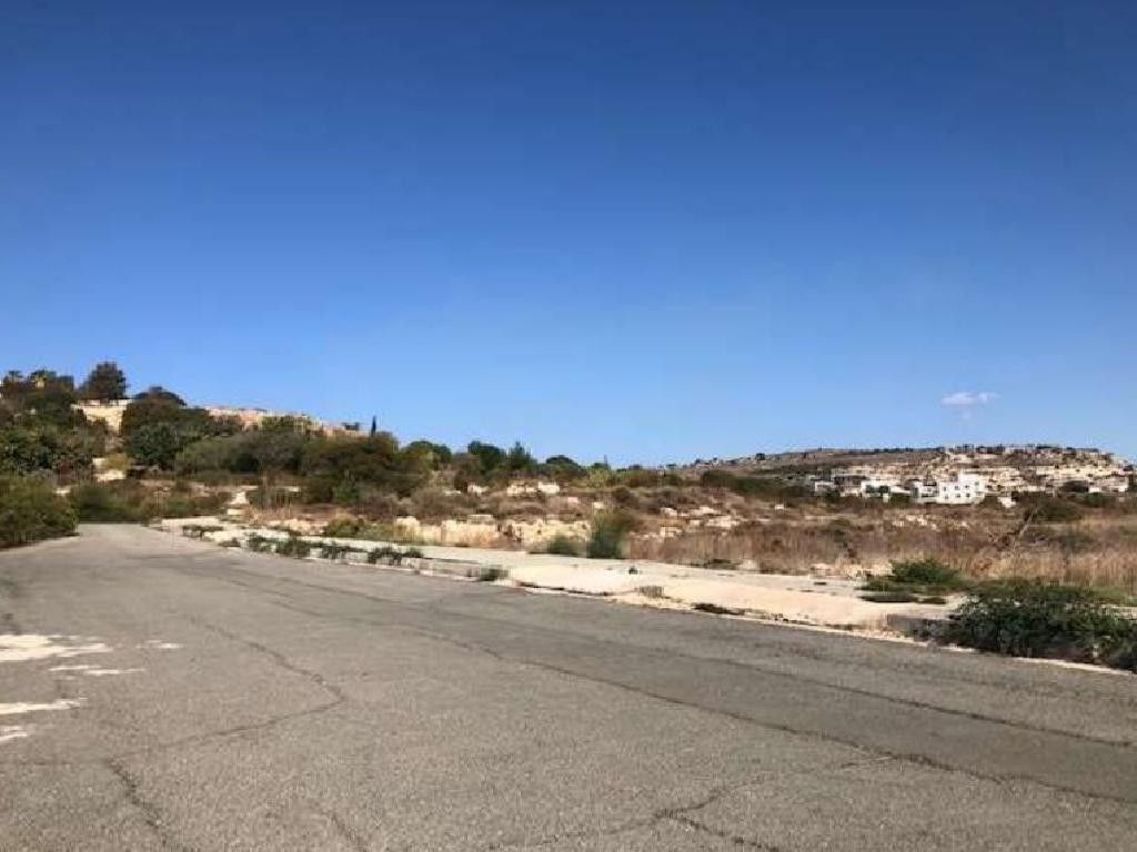 Land in Paphos, Cyprus, 677 sq.m - picture 1