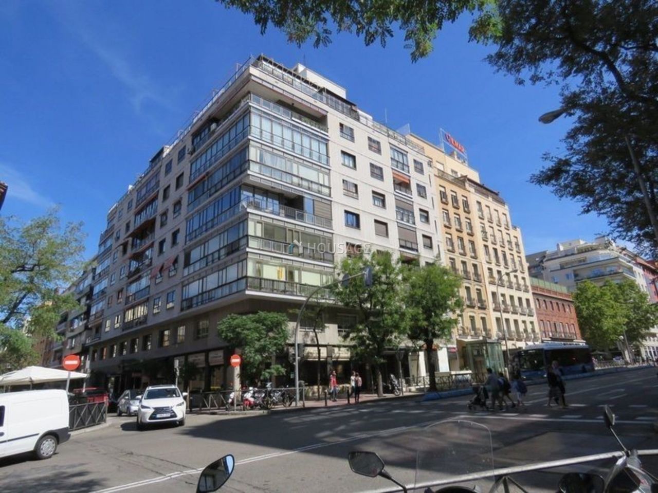 Flat in Madrid, Spain, 203 sq.m - picture 1