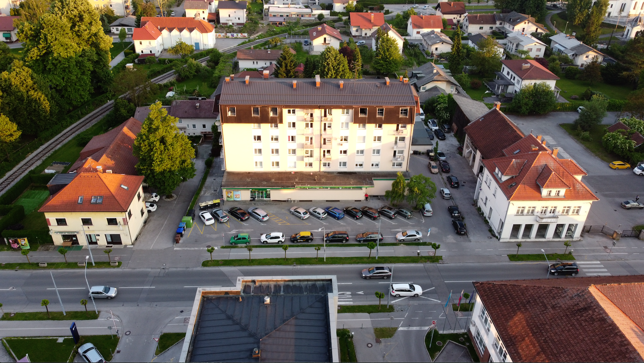 Tienda en Domžale, Eslovenia, 648 m2 - imagen 1