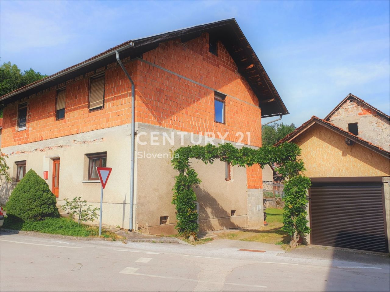 House in Sevnica, Slovenia, 257.5 sq.m - picture 1
