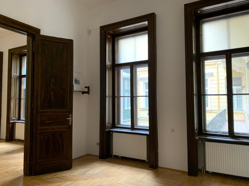 Flat in Budapest, Hungary, 158 sq.m - picture 1