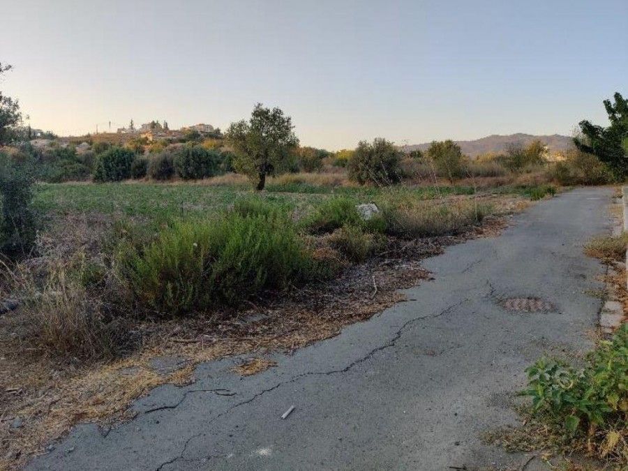 Land in Limassol, Cyprus, 1 589 sq.m - picture 1