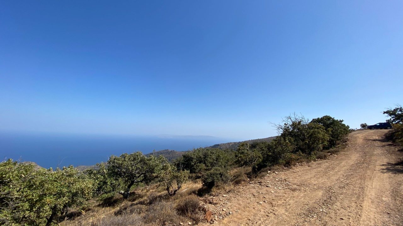 Land on Kea, Greece, 8 000 sq.m - picture 1