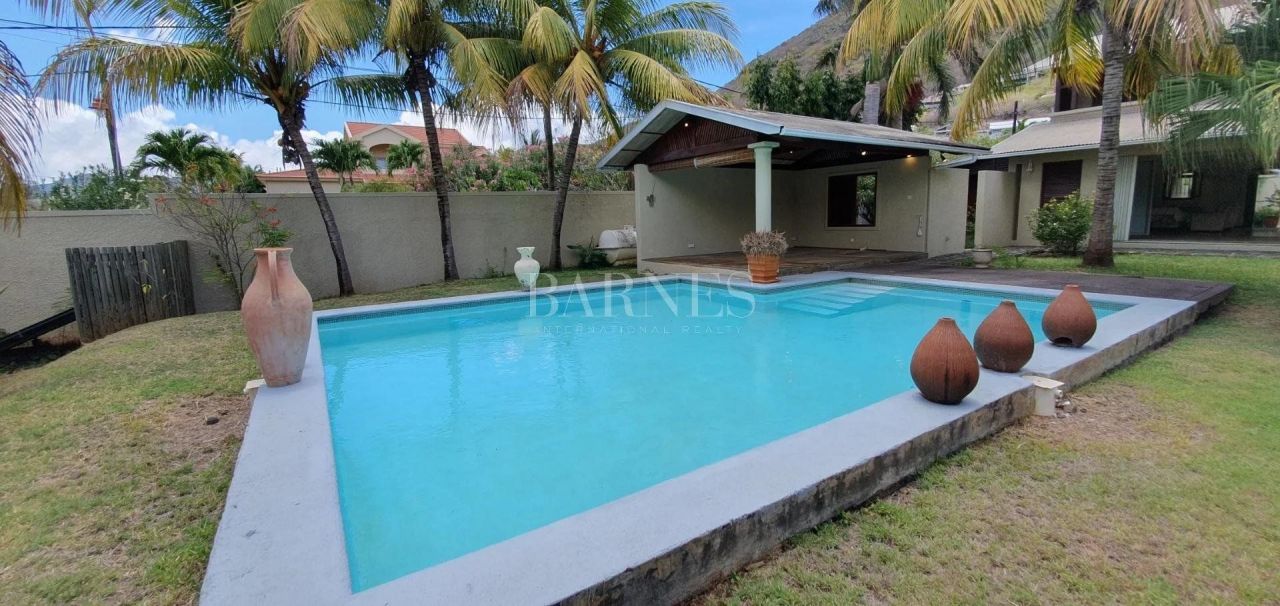 House in Tamarin, Mauritius, 360 sq.m - picture 1