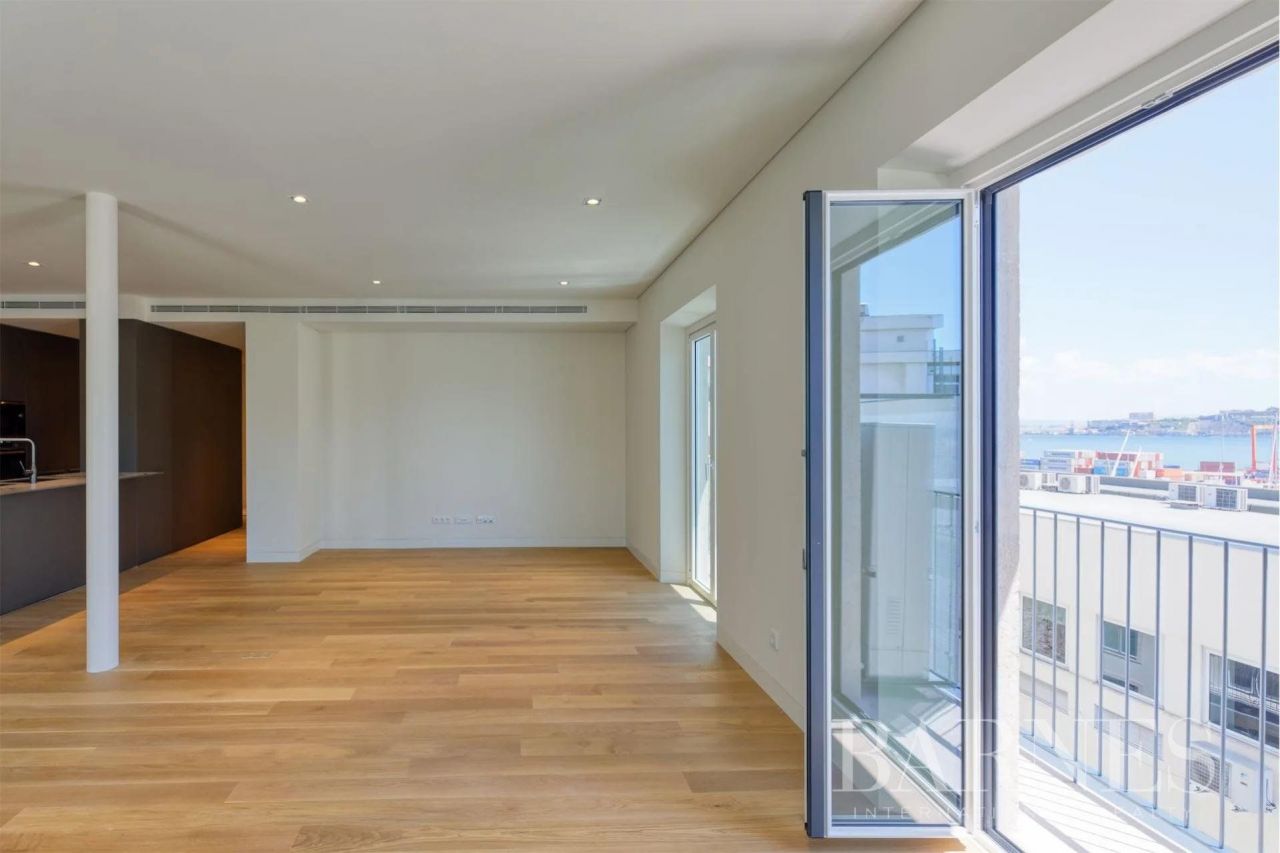 Flat in Lisbon, Portugal, 211 sq.m - picture 1