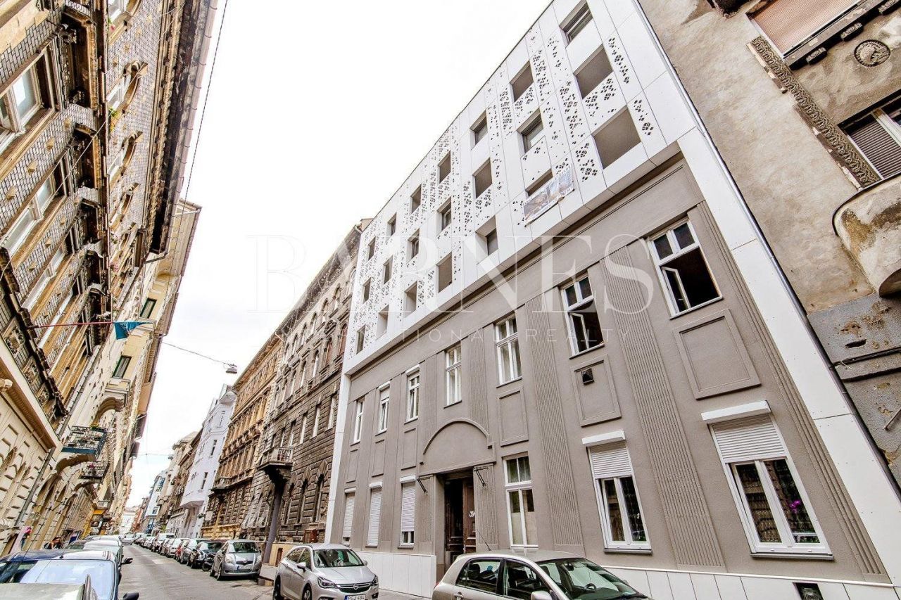 Flat in Budapest, Hungary, 75.54 sq.m - picture 1