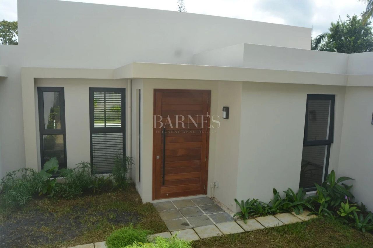 House Vacoas-Phoenix, Mauritius, 220 sq.m - picture 1