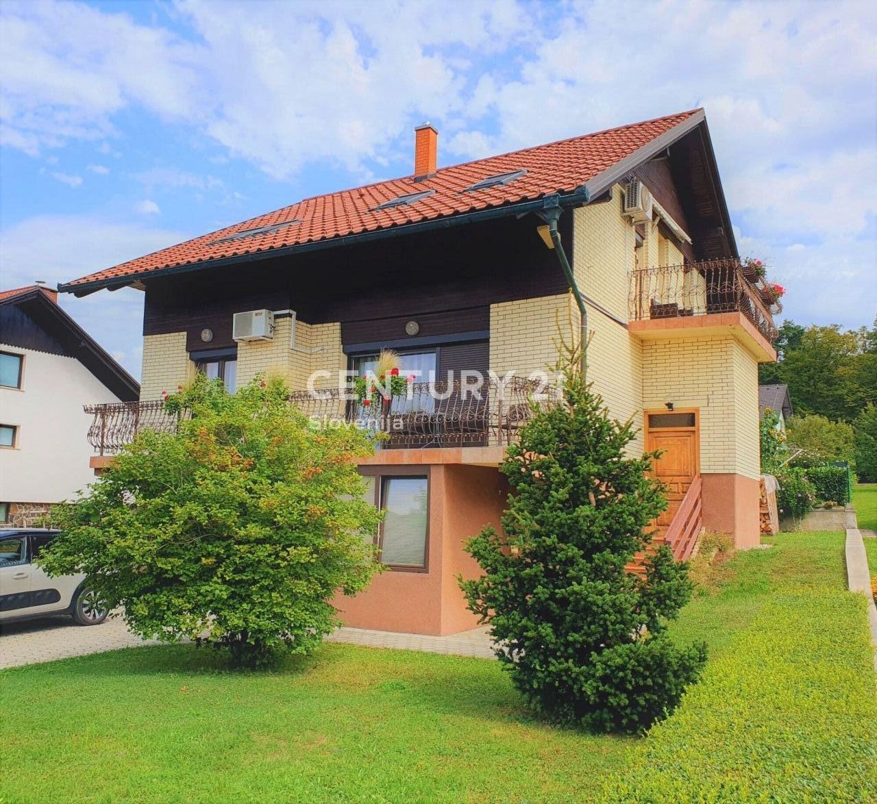 House in Celje, Slovenia, 343.5 sq.m - picture 1