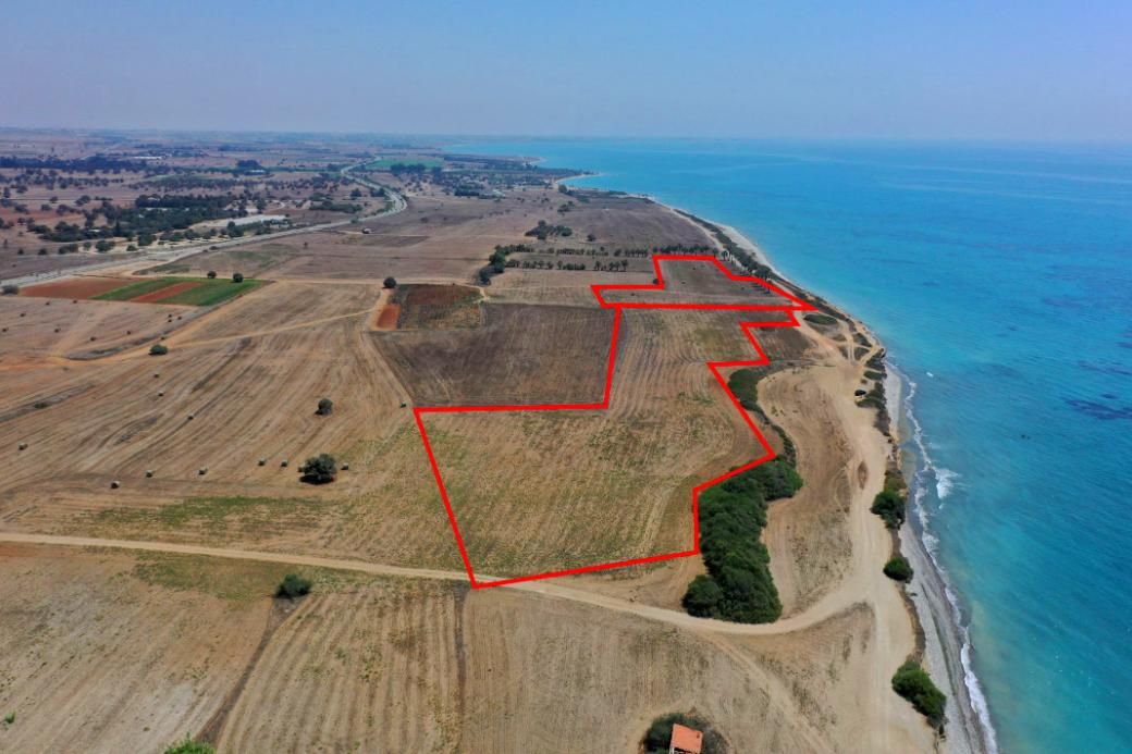 Land in Larnaca, Cyprus, 30 436 sq.m - picture 1