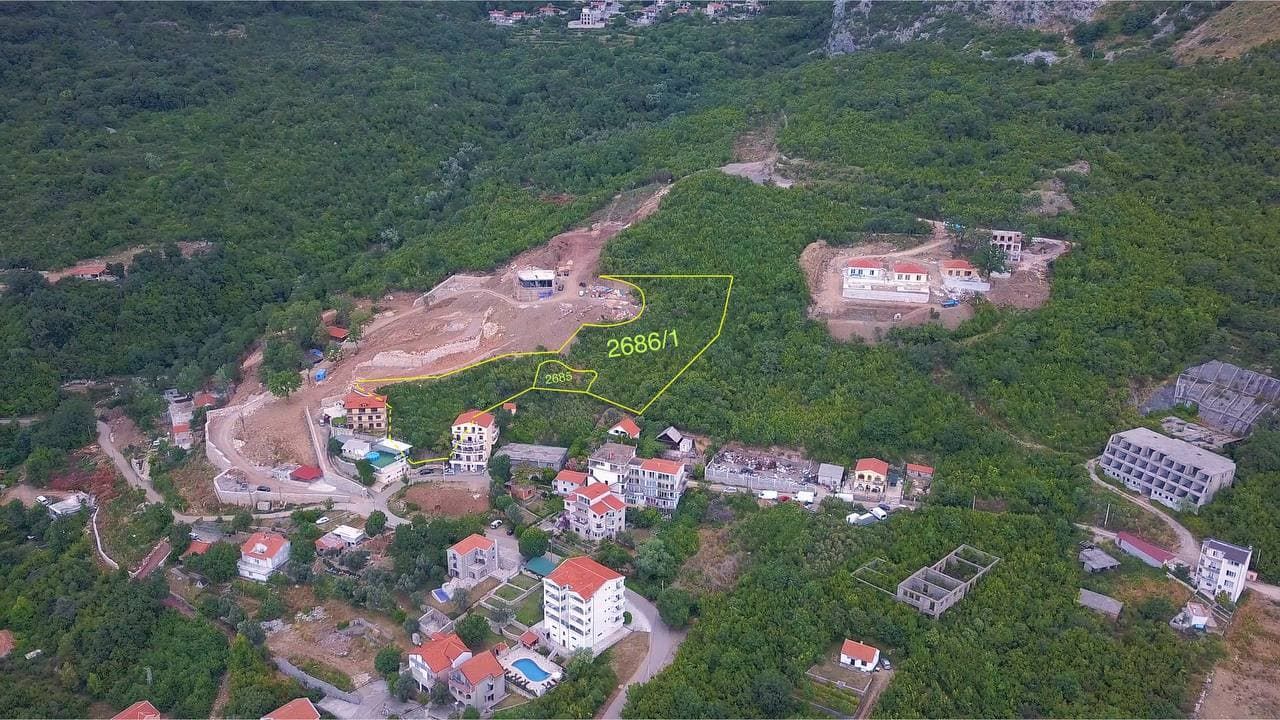 Grundstück in Budva, Montenegro, 5 791 m2 - Foto 1