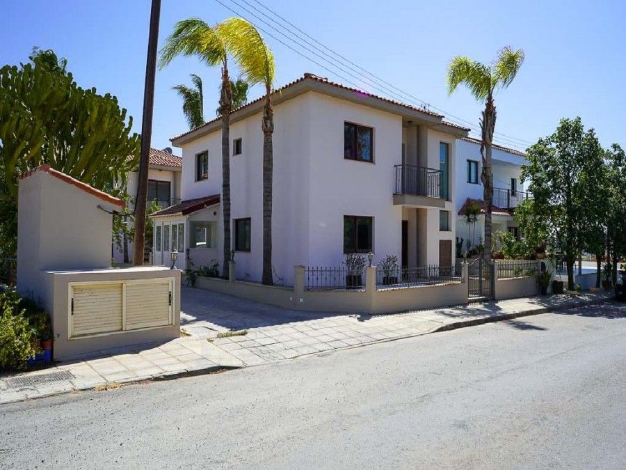 Townhouse in Limassol, Cyprus, 552 sq.m - picture 1