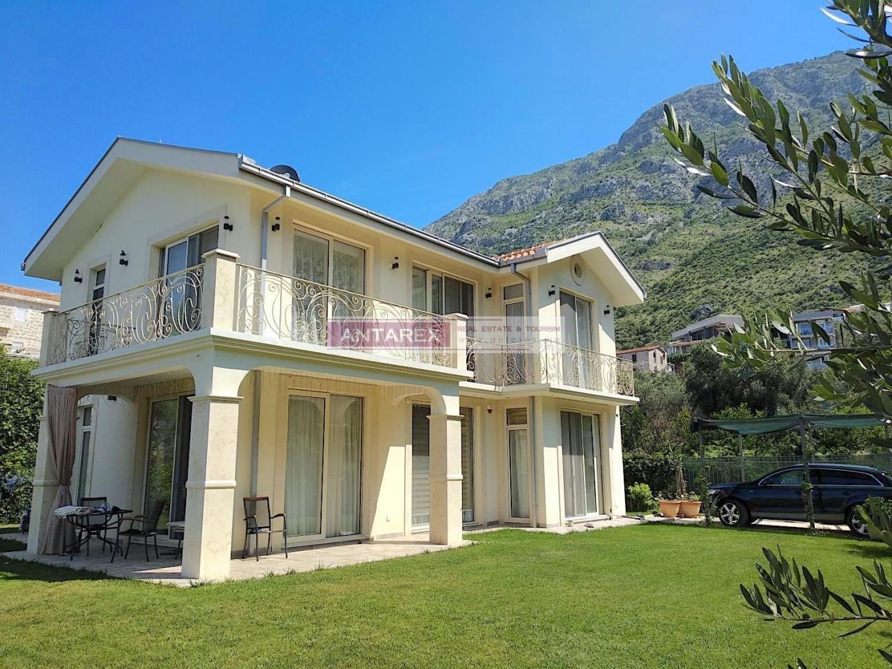 Villa in Rezevici, Montenegro, 235 sq.m - picture 1